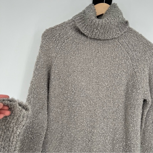 Anna Quan Turtleneck Open Back Wool Sweater - Picture 12 of 16